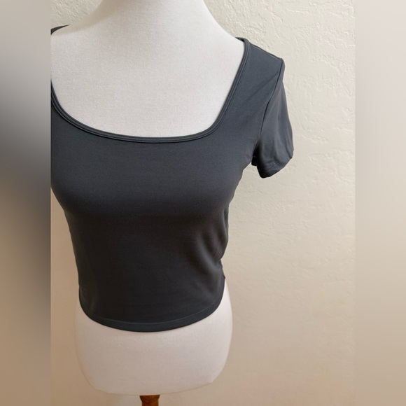 Hollister Charcoal Crop Top - Picture 3 of 3